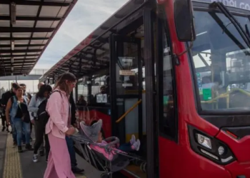 Inauguran la estación Calle 6 de la Línea 4 del el Metrobús