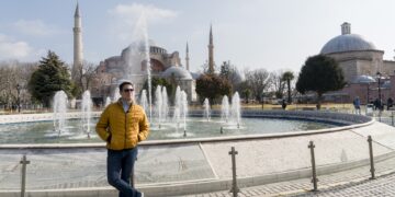 ENRIQUE MÁRQUEZ presenta en México su innovadora barra de programación para tv y plataformas digitales