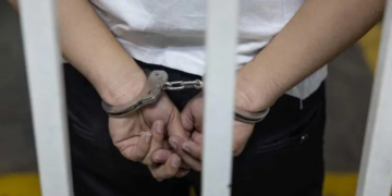 Hallan a 20 migrantes chinos en interior de furgoneta en Miami