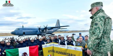 ‘Cuídense mucho’: titular de Defensa a delegación enviada a combatir incendios en LA