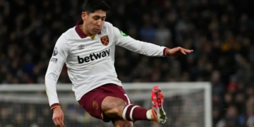 Edson Álvarez da pase para gol en empate del West Ham