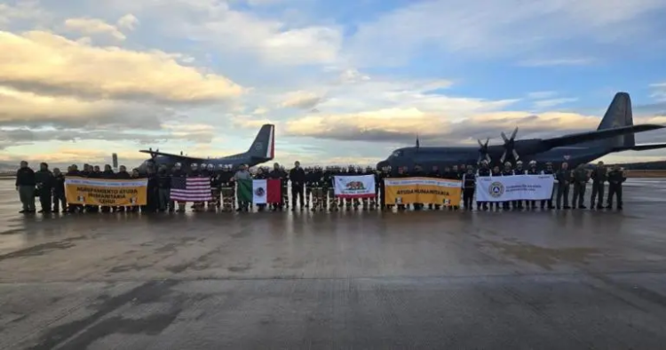 Grupo de 74 mexicanos viaja a LA para apoyar en combate de incendios