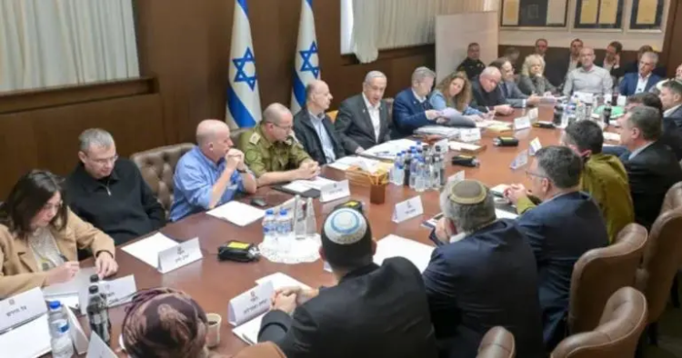 Israel aprueba alto el fuego e intercambio de rehenes por presos con Hamás