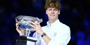 Sinner revalida su título en el Abierto de Australia, vence en 3 sets a Zverev