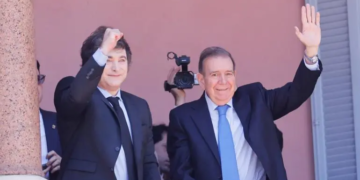 Milei y González Urrutia reciben apoyo de venezolanos desde el balcón de Casa Rosada