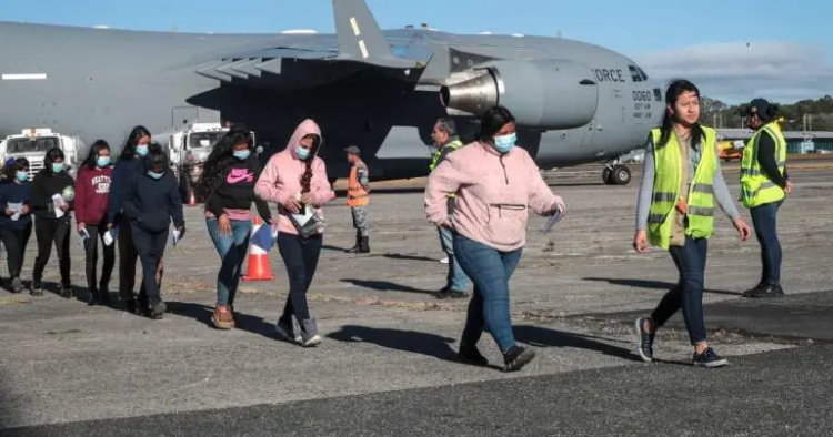 Primeros vuelos de deportación del gobierno de Trump llegan a Guatemala