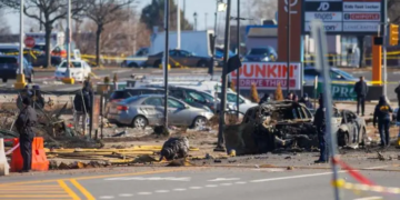 Accidente aéreo en Filadelfia suma un fallecido en tierra y 19 heridos