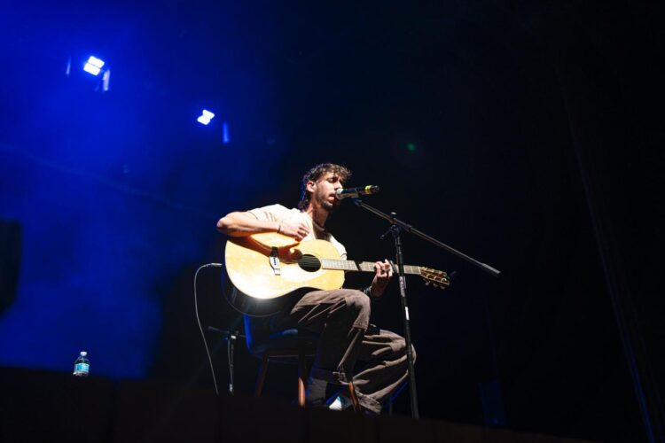 JAVI ROBLES CELEBRA UNA NOCHE HISTÓRICA EN EL FESTIVAL VERSOS Y RAÍCES DE CUERNAVACA