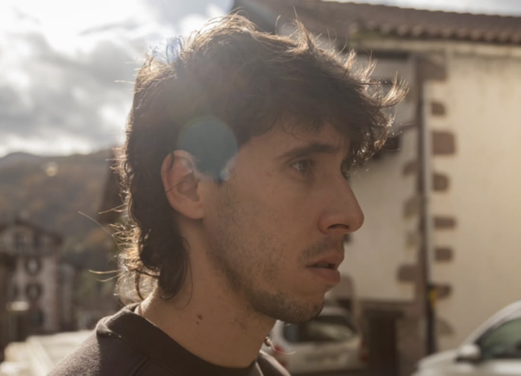 EL CANTANTE ESPAÑOL DE INDIE POP JAVI ROBLES PRESENTA SU SENCILLO “GUERRA MUNDIAL” EN MÉXICO