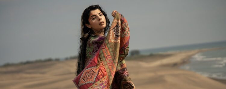 NIKKI FÖLK PRESENTA SU CANCIÓN «CANTO SAGRADO» UN RECORDATORIO DEL PRESENTE COMO ESPACIO SAGRADO