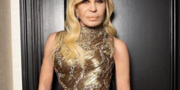Donatella Versace deja la dirección creativa de Versace tras casi 30 años al frente