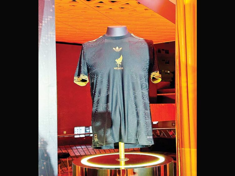 Playera del Tri, inspirada en el cine mexicano