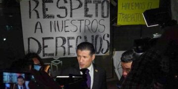 Inai promete finiquito a trabajadores tras protesta y bloqueo