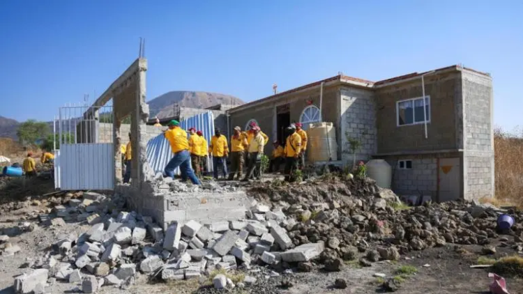 Operativo en Tláhuac desmantela asentamientos irregulares en la Sierra de Santa Catarina