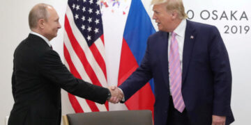 Pese a críticas de Trump a Putin; Kremlin trabaja por la paz en Ucrania