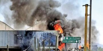 Se desatan quemas y bloqueos; afecta a al menos 14 municipios