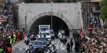 Más de 250 mil personas acudieron a la misa funeral del papa Francisco, confirma el Vaticano