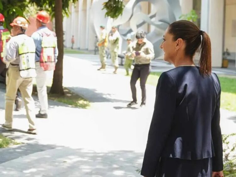 Claudia Sheinbaum participa en el Simulacro Nacional desde Palacio Nacional