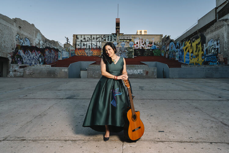 Gabriela Bojórquez debuta como compositora con el lanzamiento de sus disco Vestida de Canto