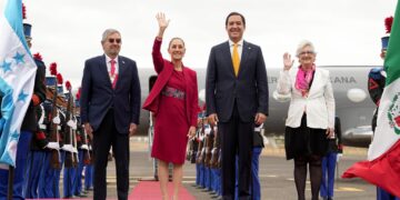 Sheinbaum llega a Honduras para participar en la Celac