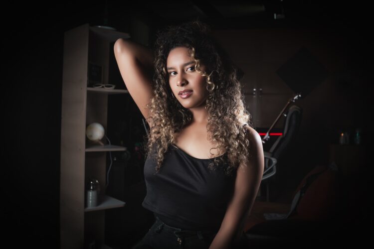 MALENNA, LA PRIVILEGIADA VOZ COLOMBIANA PRESENTA EN MÉXICO SU NUEVO SENCILLO «ME ENCANDILÓ TU LUZ»