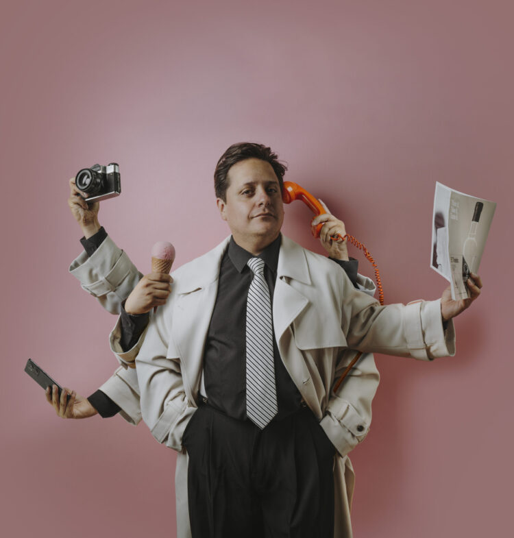 Manuel Calderón continúa con paso firme en la comedia nacional con “Yo no soy Mendoza”