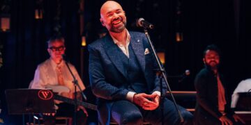 SANTIAGO CRUZ PRESENTA «6:00 A.M. (VERSIÓN 2025)» Y ANUNCIA GIRA «QUINCE DE CAMINOS» EN MÉXICO