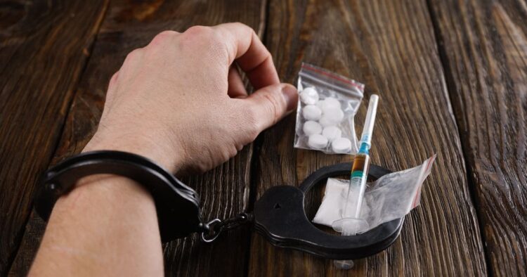 EU transfiere a México a 13 connacionales condenados por tráfico de drogas