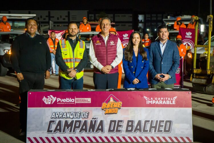 Destina Gobierno de la Ciudad más de 100 mdp al programa nocturno Bacheando Puebla 2025