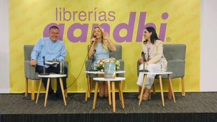 Rosanna Biglia reunió a sus lectores para presentar su libro ‘Tu Poder Invencible Universal’