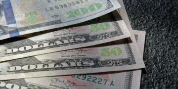 Se vende el Dólar en 20.47 pesos a la venta en bancos capitalinos de la CDMX