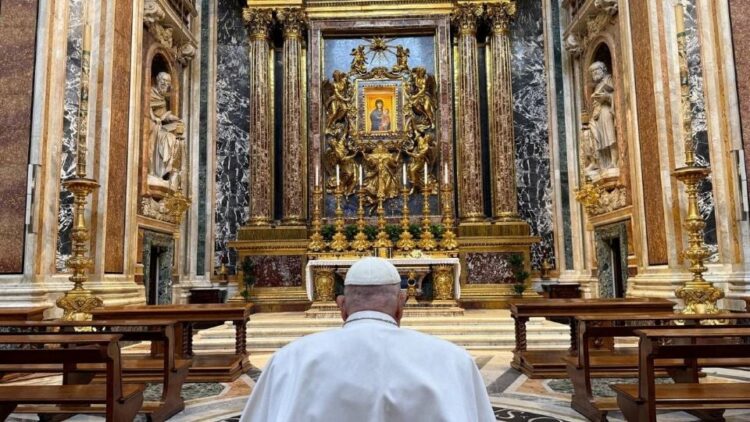 El papa Francisco quiere dar la bendición de inicio de Pascua, aunque no oficiará la misa del Domingo de Resurrección, informa el Vaticano