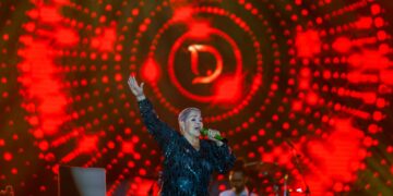 FESTEJAN 100 MIL PERSONAS EL DÍA DE LAS MADRES CON CONCIERTO DE LUPITA D’ALESSIO EN EL ZÓCALO