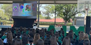 Ex jugadora de Rayadas inspira a una nueva generación de mujeres líderes en el deporte en el American Institute of Monterrey