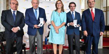CEAPI genera homenaje a Felipe González y José María Aznar