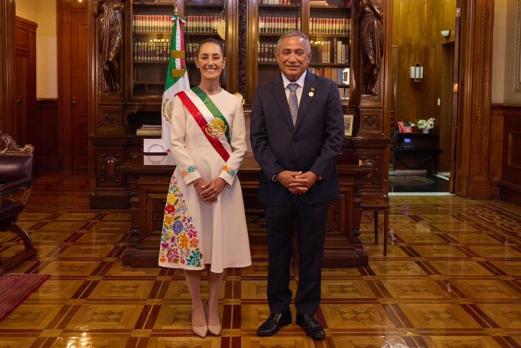 Claudia Sheinbaum dialoga con el primer ministro de Belice, John Briceño