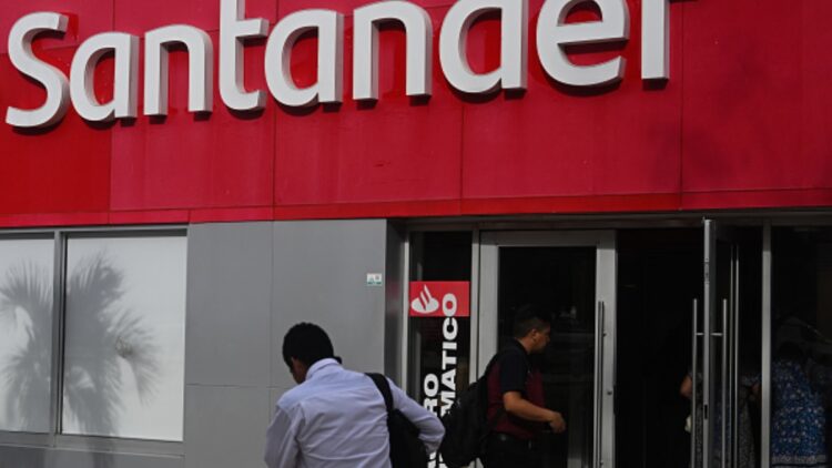 ¿Abren los bancos el 1 de mayo por Día del Trabajo?