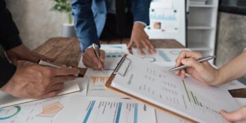 Cómo impactan los delitos económicos a las empresas una perspectiva forense por De la Paz, Costemalle DFK