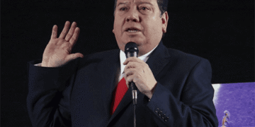 Hospitalizan a Coque Muñiz por COVID-19; ¿cuál es su estado de salud?