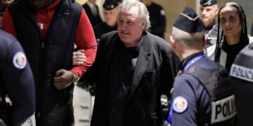 Declaran culpable a Gérard Depardieu de agresión sexual; lo condenan a 18 meses de prisión