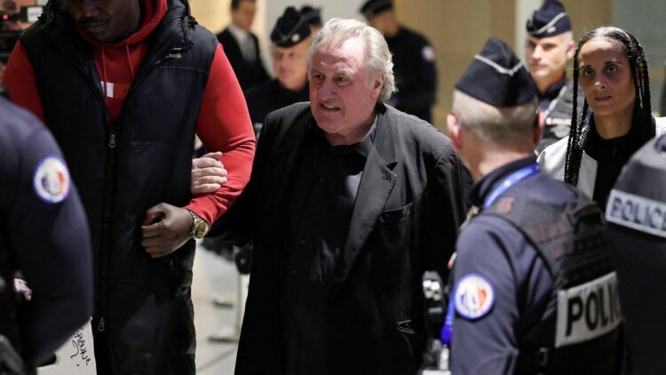 Declaran culpable a Gérard Depardieu de agresión sexual; lo condenan a 18 meses de prisión