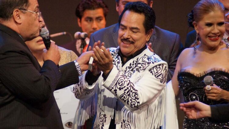 Lorenzo de Monteclaro no puede cantar en EE. UU. y cancela shows por problemas con visa