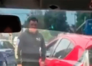 Graban a presunto ‘montachoques’ amenazando a víctimas en avenida Cuitláhuac