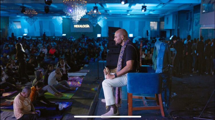 La Hekalogía de Ricardo Ponce mueve masas en México