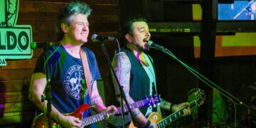 LA GRAN NOCHE DE LOS Senseishons, figuras clave de la Avanzada Regia en el rock & luchas en La Maraka que combina rock y lucha libre