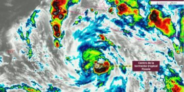 Flossie se intensifica y podría convertirse en huracán este lunes