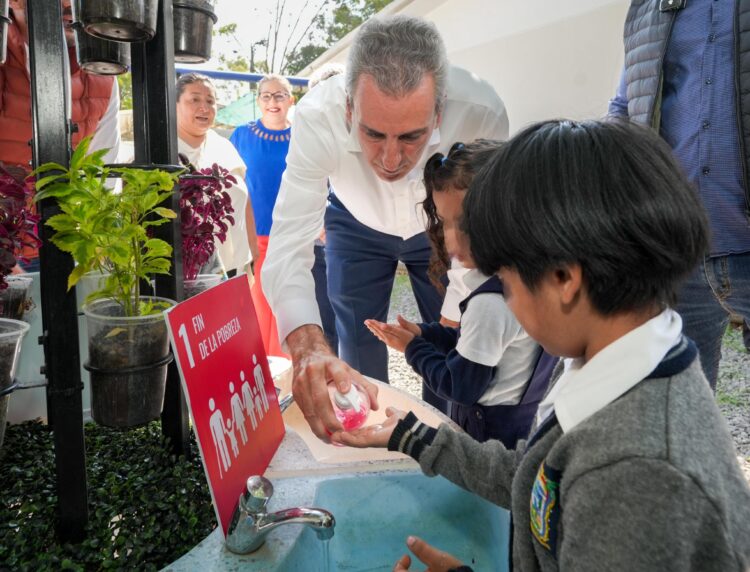 Atestigua Pepe Chedraui donación de captador pluvial en el Preescolar Jorge Murad Macluf