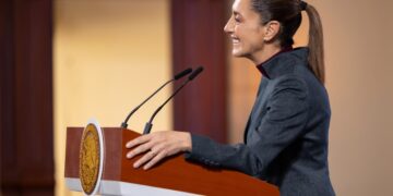 Claudia Sheinbaum llama a la cautela a habitantes de costas de Guerrero y Oaxaca ante huracán Erick; agradece acatar recomendaciones