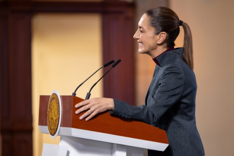 Claudia Sheinbaum llama a la cautela a habitantes de costas de Guerrero y Oaxaca ante huracán Erick; agradece acatar recomendaciones