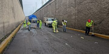 Realiza Toluca labores de limpieza tras fuerte lluvia